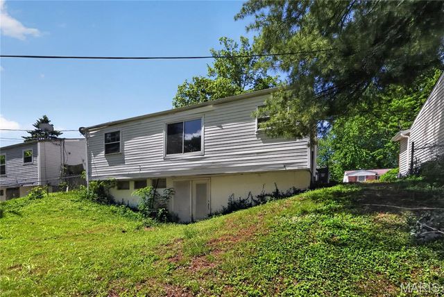 10076 Royal Drive, St Louis, MO 63136