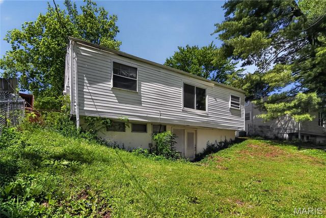 10076 Royal Drive, St Louis, MO 63136