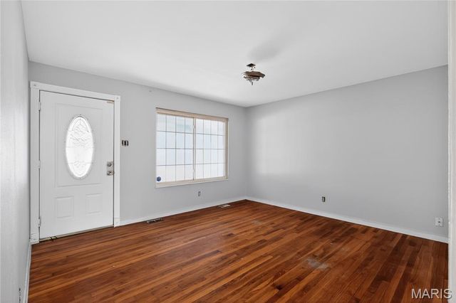 10076 Royal Drive, St Louis, MO 63136