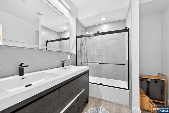 865 Summit Avenue 2, Jersey City, NJ 07307