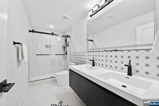 865 Summit Avenue 2, Jersey City, NJ 07307