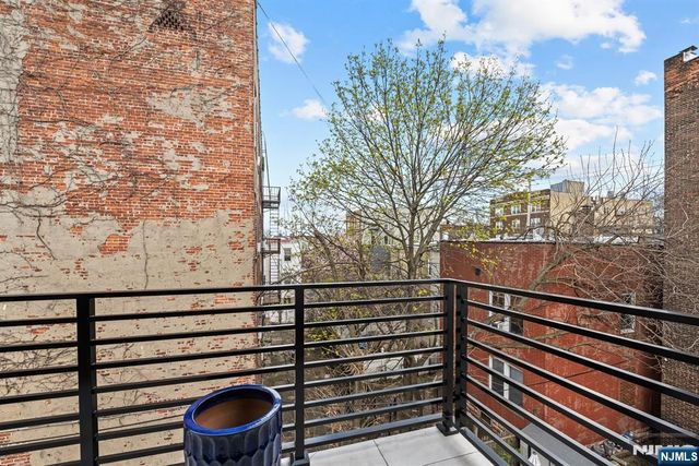 865 Summit Avenue 2, Jersey City, NJ 07307