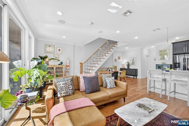 865 Summit Avenue 2, Jersey City, NJ 07307