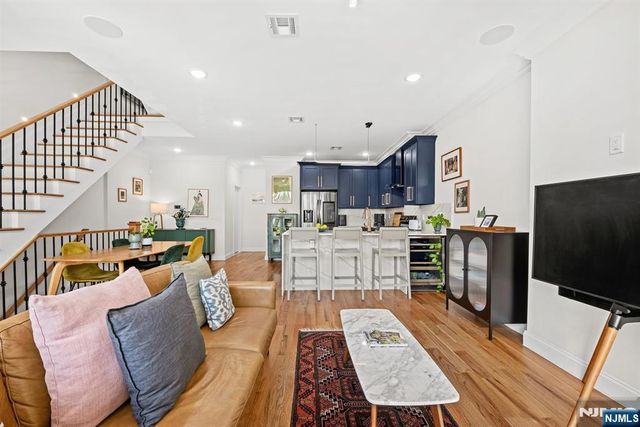 865 Summit Avenue 2, Jersey City, NJ 07307