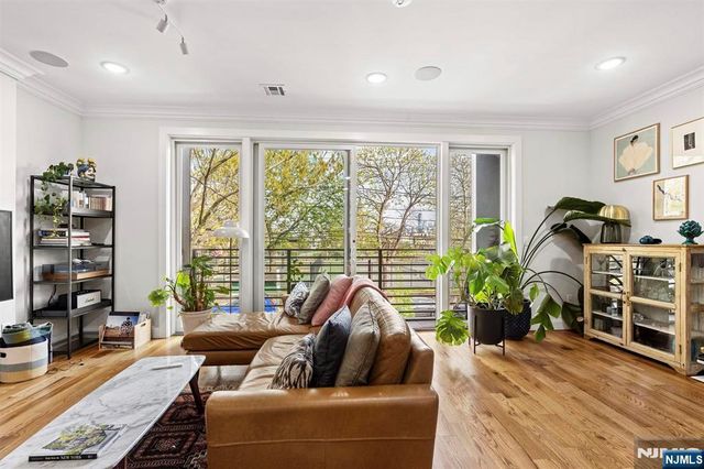 865 Summit Avenue 2, Jersey City, NJ 07307