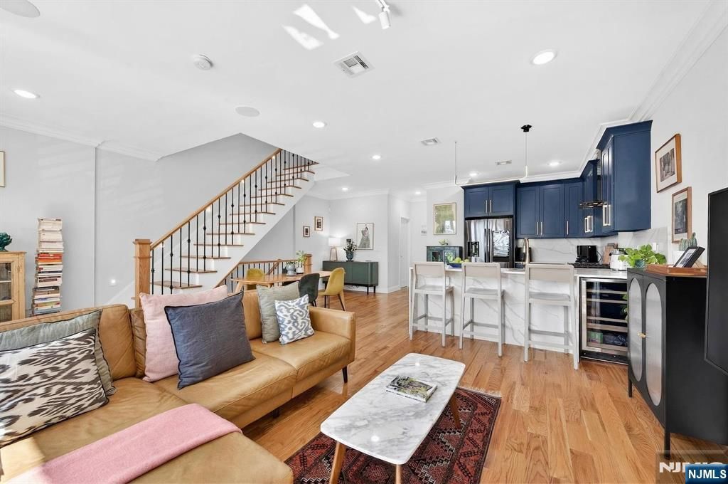 865 Summit Avenue 2, Jersey City, NJ 07307