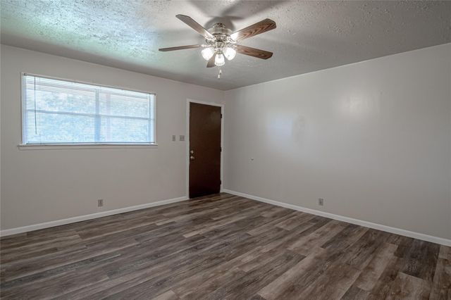 112, 116, 120 Mcadams Lane, Huntsville, TX 77340