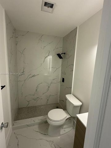 725 SW 11th Ave 17F, Hallandale Beach, FL 33009