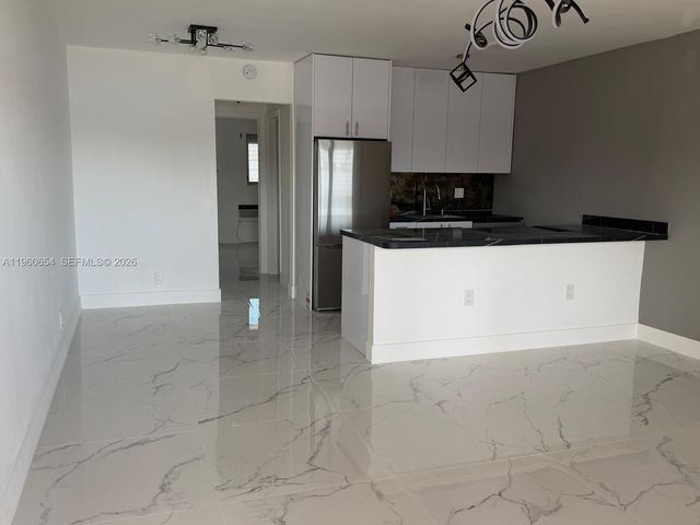 725 SW 11th Ave 17F, Hallandale Beach, FL 33009