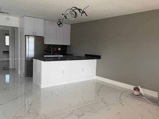 725 SW 11th Ave 17F, Hallandale Beach, FL 33009