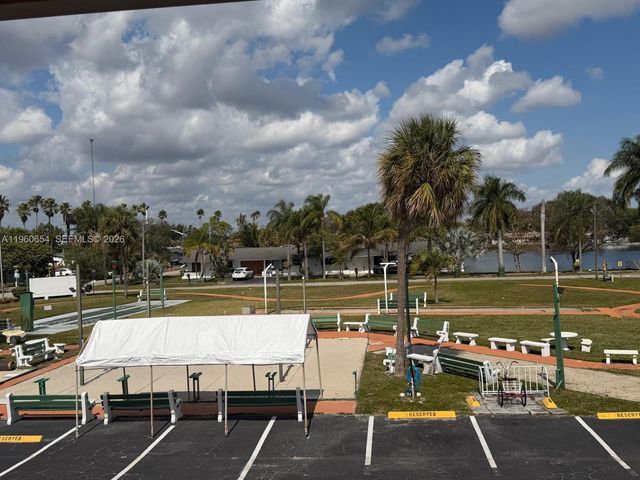 725 SW 11th Ave 17F, Hallandale Beach, FL 33009