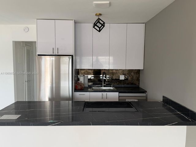 725 SW 11th Ave 17F, Hallandale Beach, FL 33009