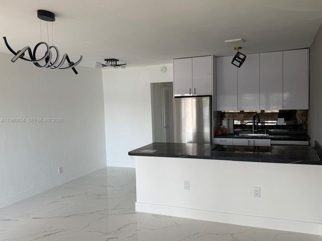 725 SW 11th Ave 17F, Hallandale Beach, FL 33009