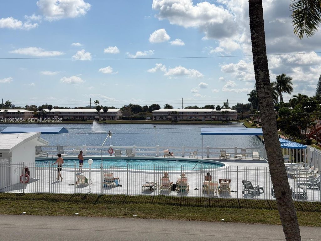 725 SW 11th Ave 17F, Hallandale Beach, FL 33009