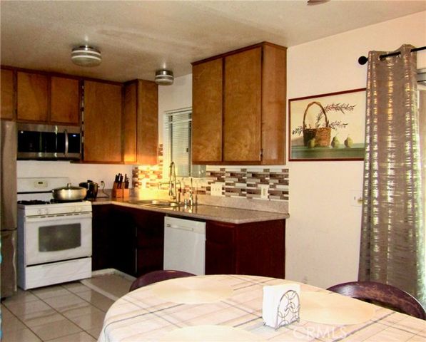 10687 Maple, Hesperia, CA 92345