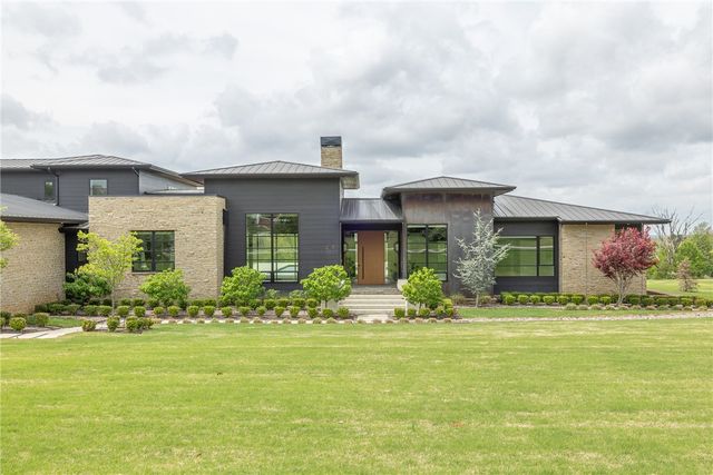 4631 Bridgewater Lane, Fayetteville, AR 72703