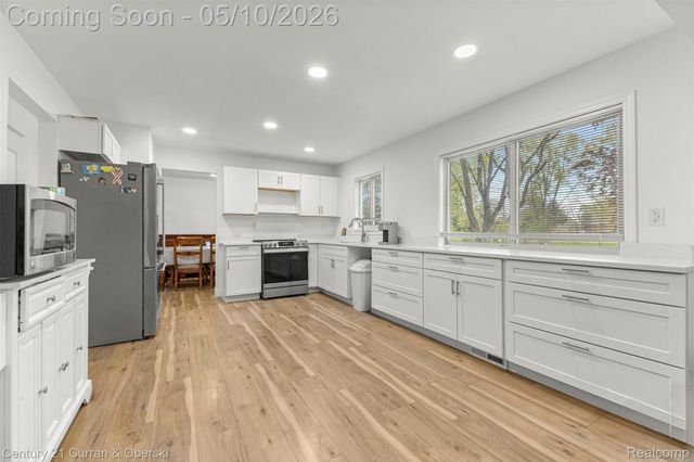 8834 Dublin Way, Sterling Heights, MI 48314