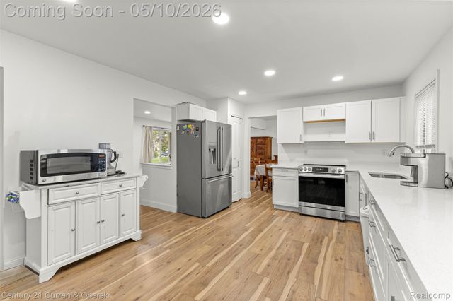 8834 Dublin Way, Sterling Heights, MI 48314