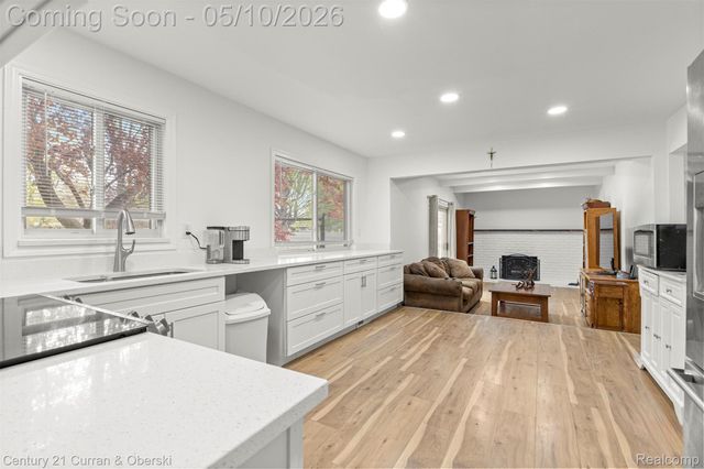 8834 Dublin Way, Sterling Heights, MI 48314