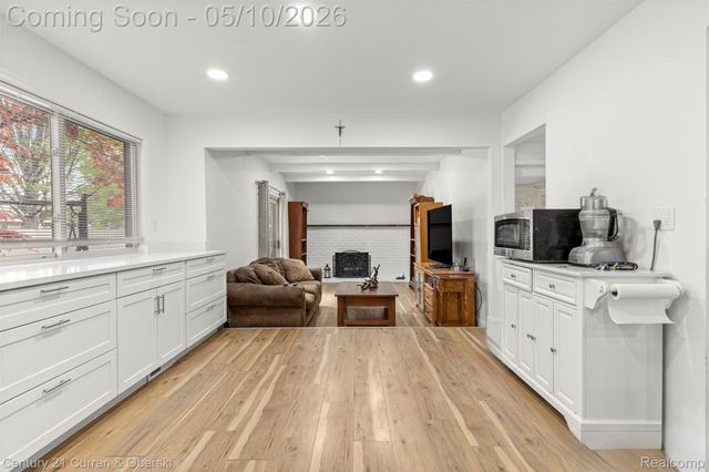 8834 Dublin Way, Sterling Heights, MI 48314