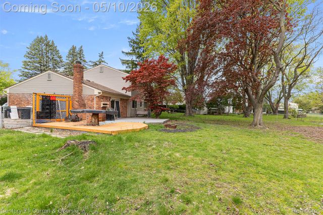 8834 Dublin Way, Sterling Heights, MI 48314