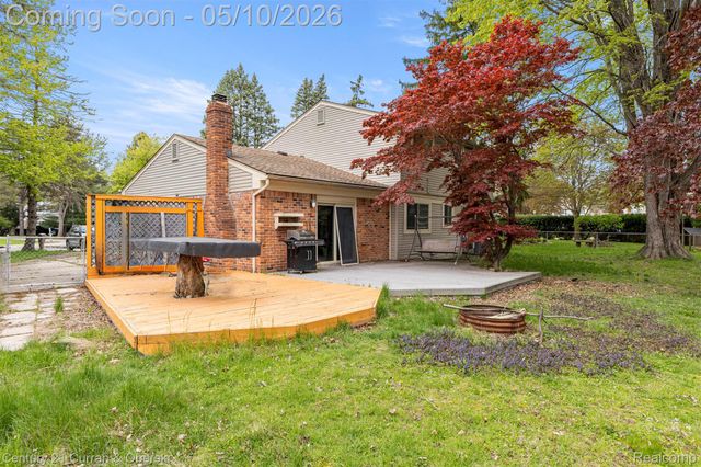 8834 Dublin Way, Sterling Heights, MI 48314