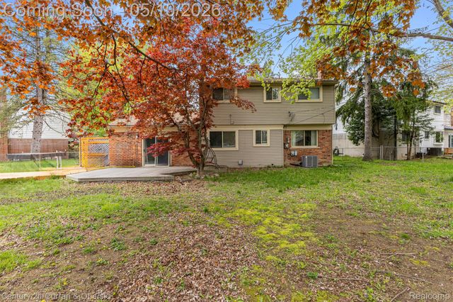 8834 Dublin Way, Sterling Heights, MI 48314
