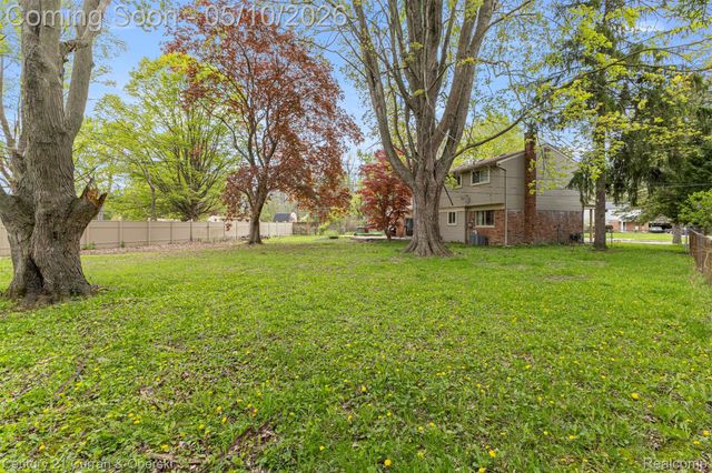 8834 Dublin Way, Sterling Heights, MI 48314