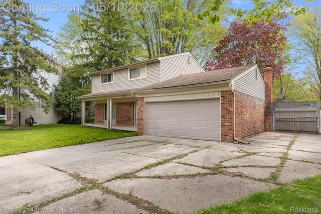 8834 Dublin Way, Sterling Heights, MI 48314