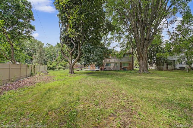 8834 Dublin Way, Sterling Heights, MI 48314