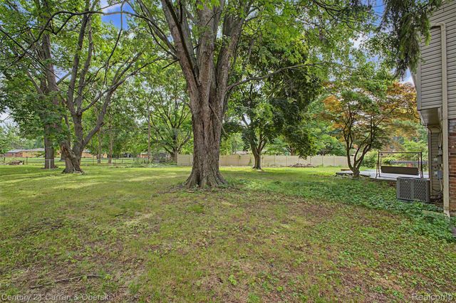 8834 Dublin Way, Sterling Heights, MI 48314