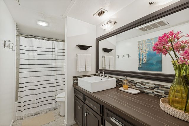 10536 Stone Canyon Road 119, Dallas, TX 75230