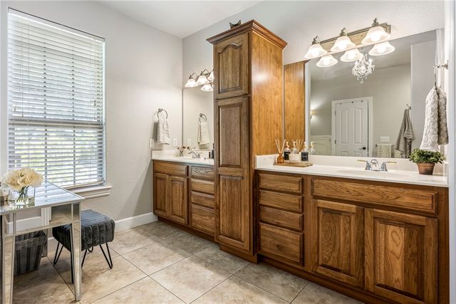 814 Summit Loop, Rogers, AR 72756