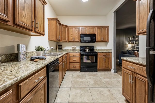 814 Summit Loop, Rogers, AR 72756