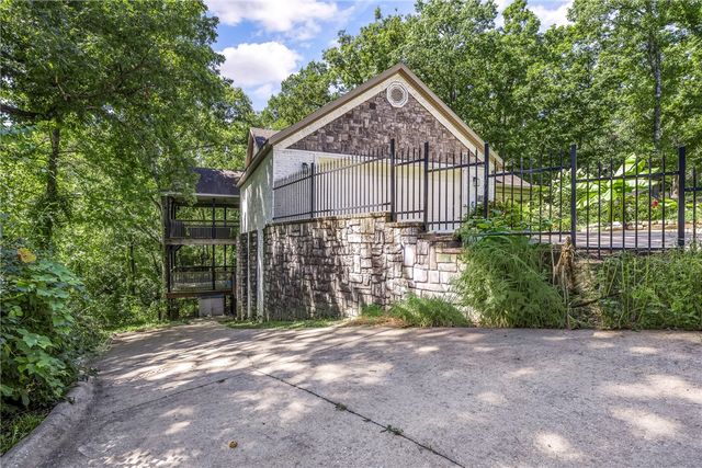 814 Summit Loop, Rogers, AR 72756