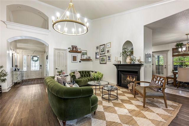 814 Summit Loop, Rogers, AR 72756