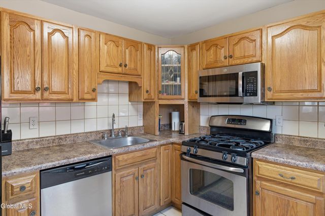 1207 Sumner Avenue, Schenectady, NY 12309