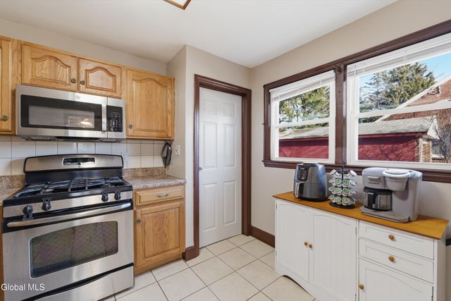 1207 Sumner Avenue, Schenectady, NY 12309