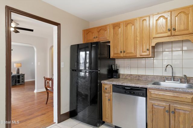 1207 Sumner Avenue, Schenectady, NY 12309