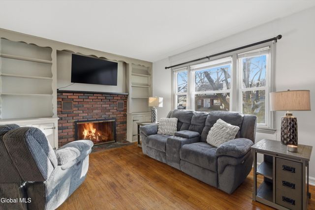 1207 Sumner Avenue, Schenectady, NY 12309