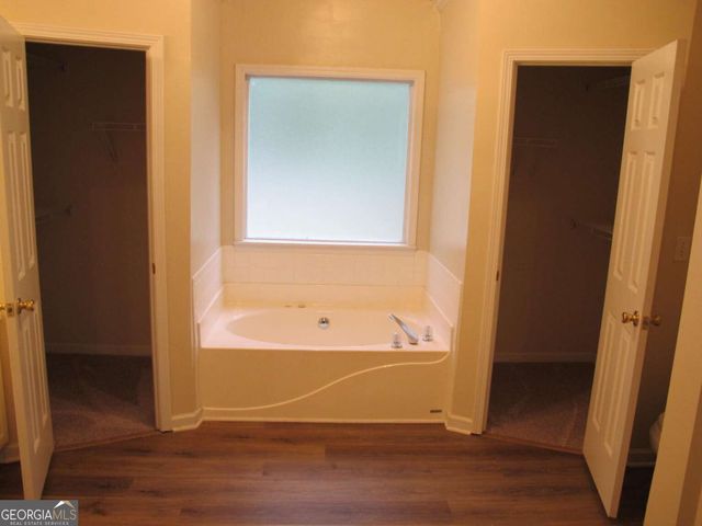 518 Red Tip Court, Loganville, GA 30052