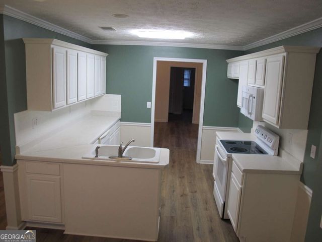 518 Red Tip Court, Loganville, GA 30052