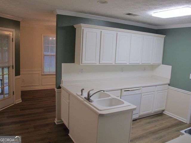 518 Red Tip Court, Loganville, GA 30052