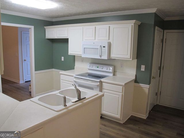 518 Red Tip Court, Loganville, GA 30052