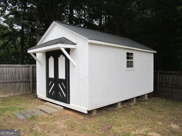 518 Red Tip Court, Loganville, GA 30052