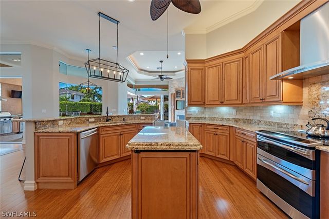 2360 SNOOK DR, Naples, FL 34102