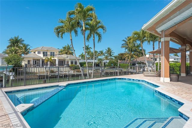 2360 SNOOK DR, Naples, FL 34102