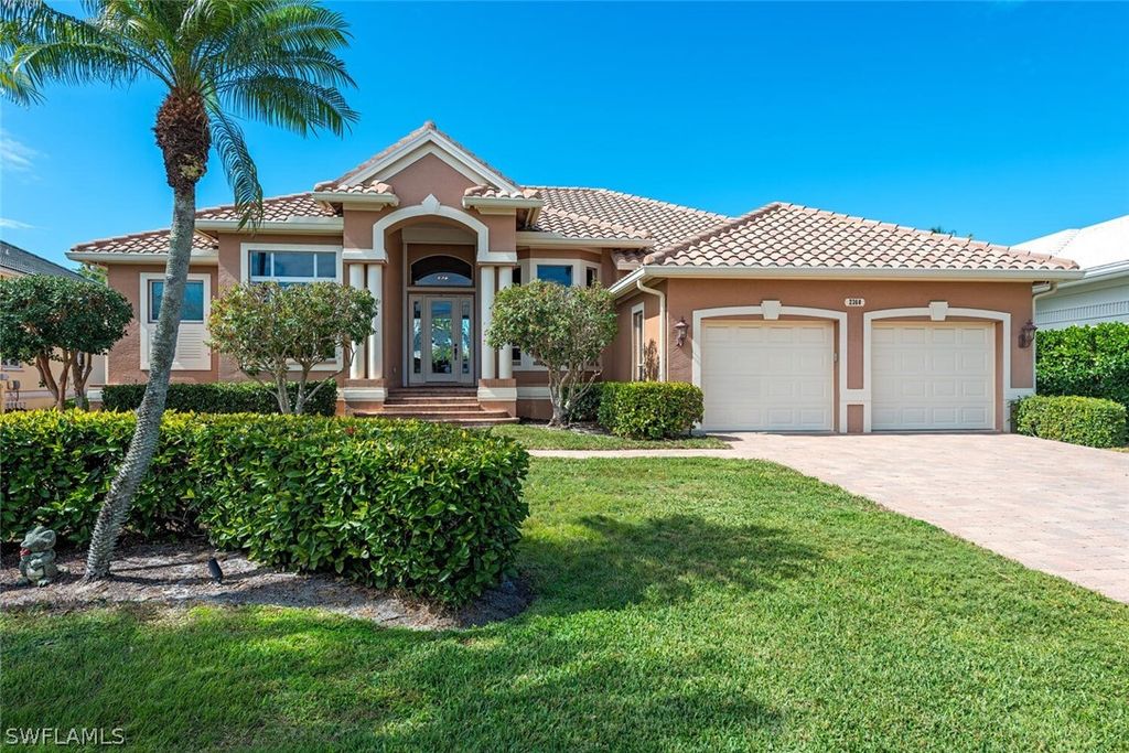 2360 SNOOK DR, Naples, FL 34102