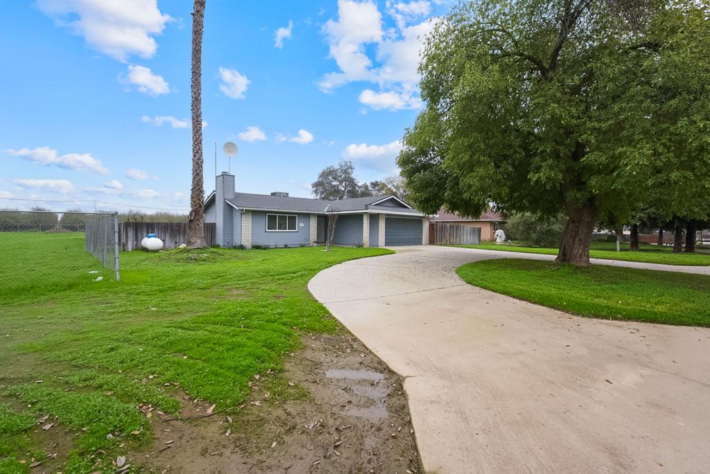 14117 Cates Court, Chowchilla, CA 93610