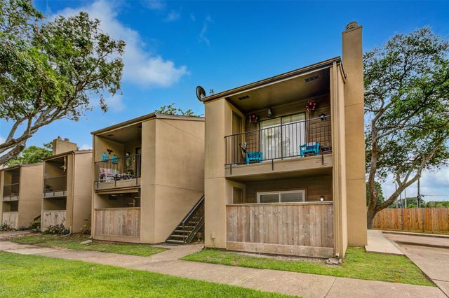 3300 Pebblebrook Drive 15, Seabrook, TX 77586